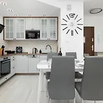 Polnocna By Renters Apartment
